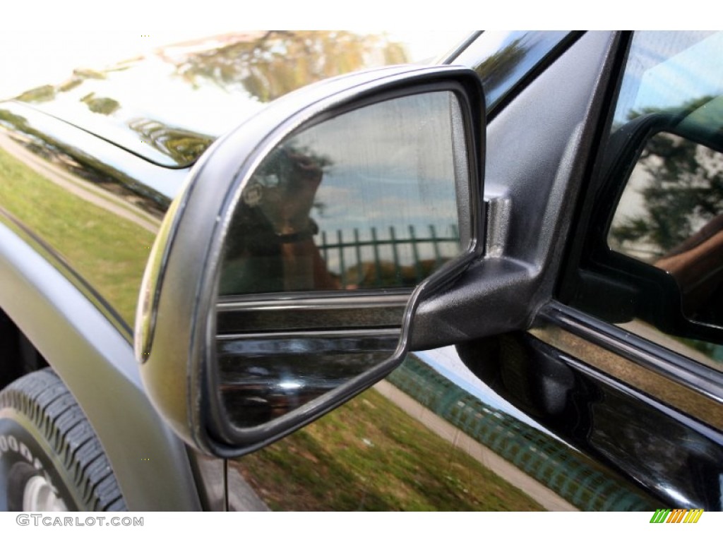 2002 Suburban 2500 LT 4x4 - Onyx Black / Medium Gray/Neutral photo #19