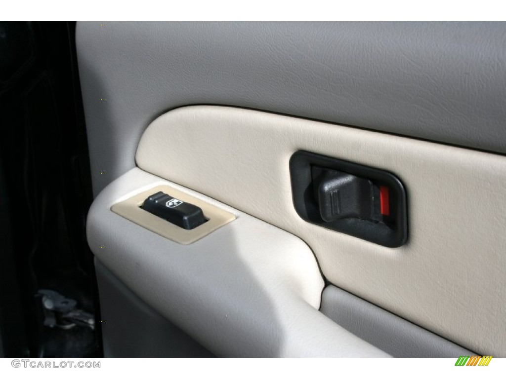 2002 Suburban 2500 LT 4x4 - Onyx Black / Medium Gray/Neutral photo #36