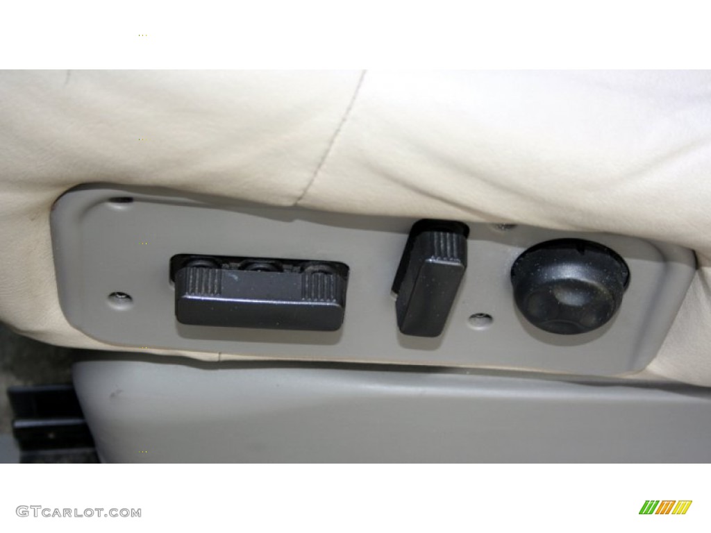 2002 Suburban 2500 LT 4x4 - Onyx Black / Medium Gray/Neutral photo #39