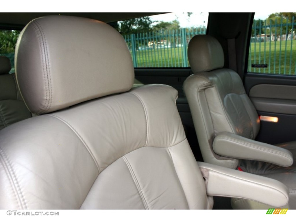 2002 Suburban 2500 LT 4x4 - Onyx Black / Medium Gray/Neutral photo #47