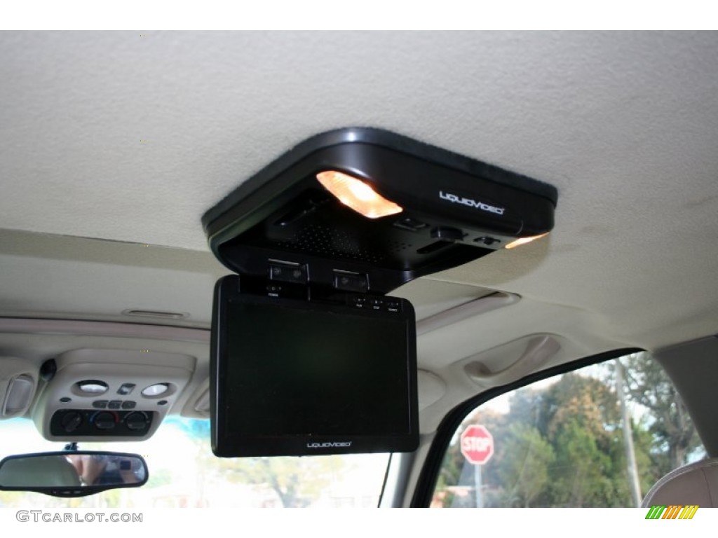 2002 Suburban 2500 LT 4x4 - Onyx Black / Medium Gray/Neutral photo #61