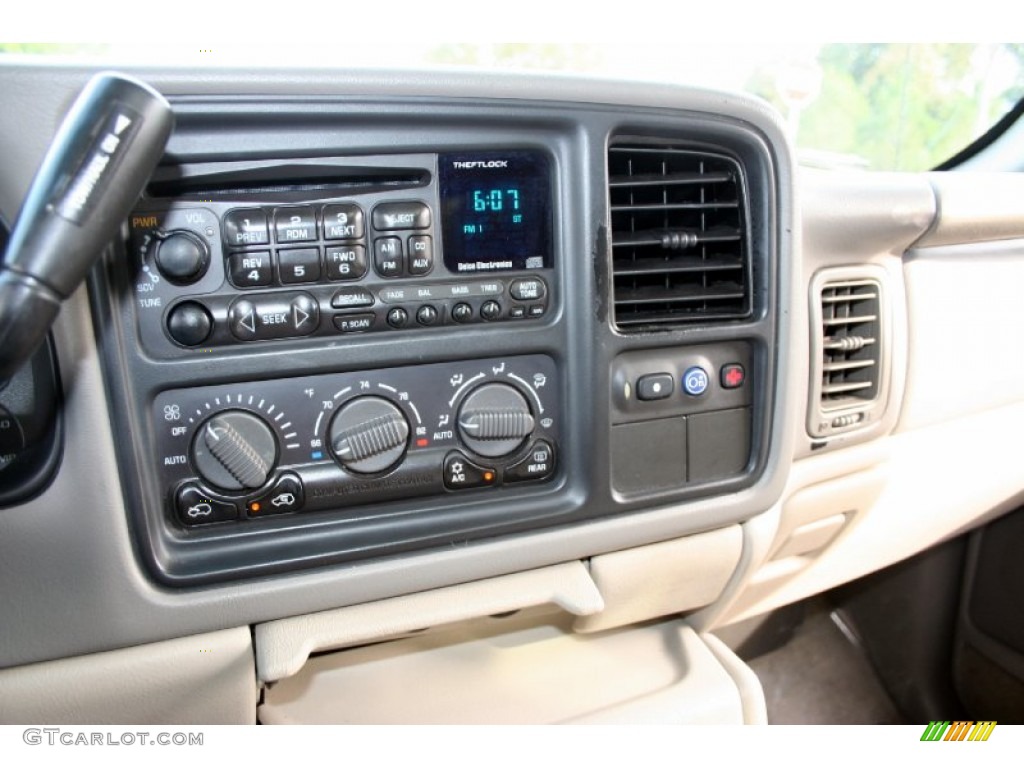 2002 Suburban 2500 LT 4x4 - Onyx Black / Medium Gray/Neutral photo #70