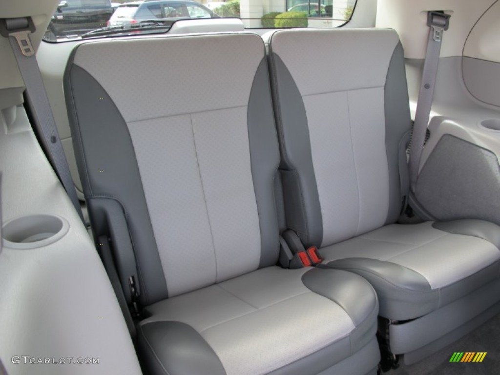 2008 Chrysler Pacifica Touring Signature Series Rear Seat Photos