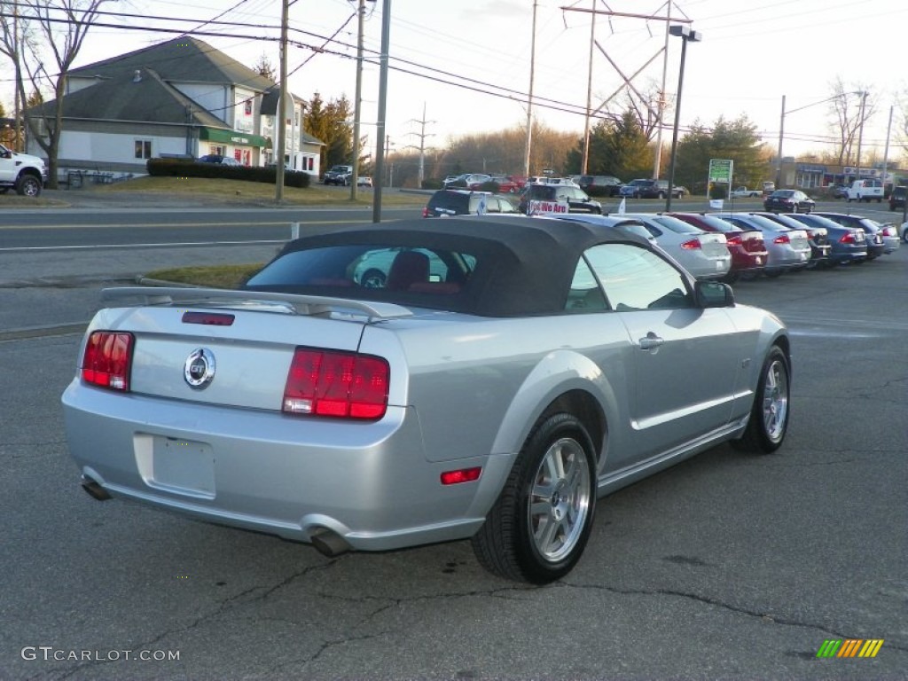 2006 Mustang GT Premium Convertible - Satin Silver Metallic / Red/Dark Charcoal photo #4