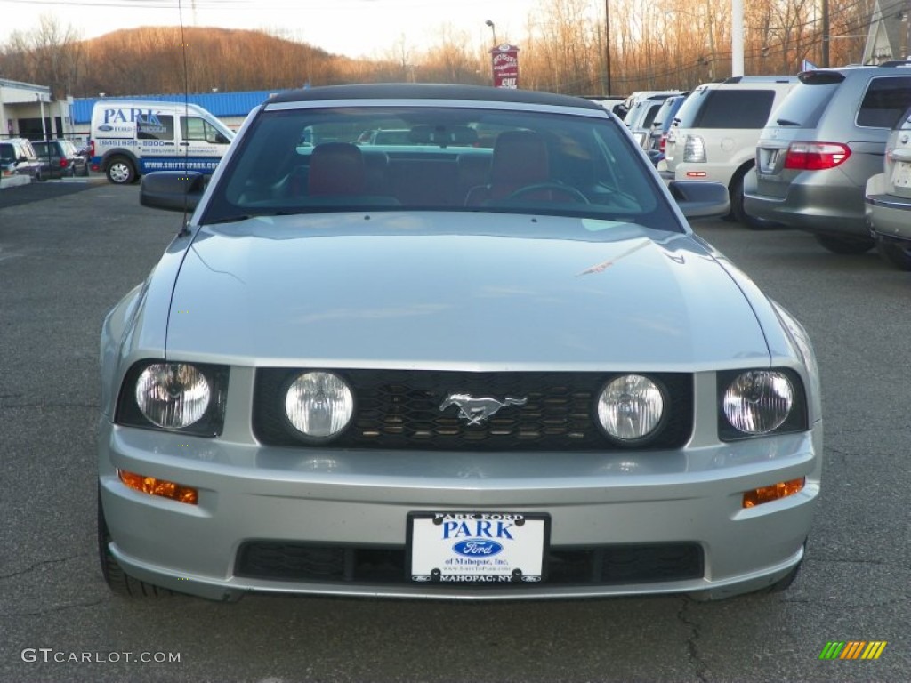 2006 Mustang GT Premium Convertible - Satin Silver Metallic / Red/Dark Charcoal photo #17