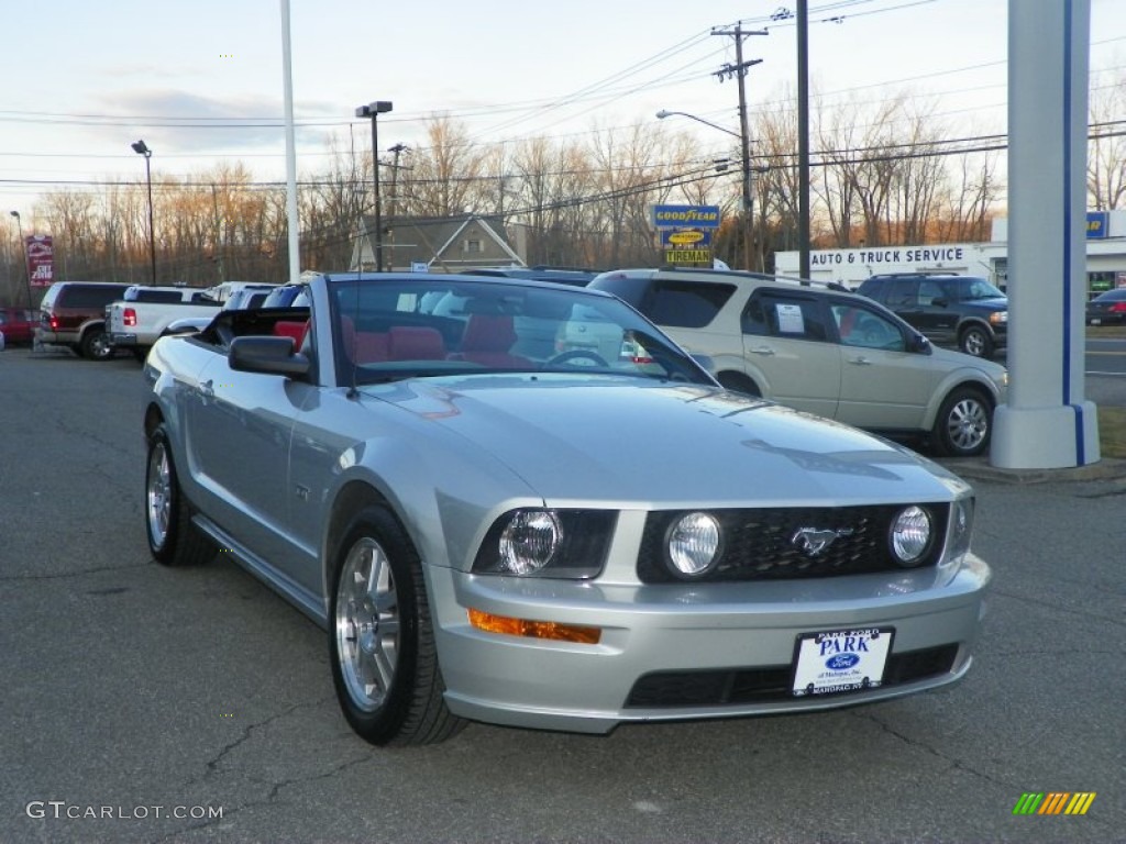 2006 Mustang GT Premium Convertible - Satin Silver Metallic / Red/Dark Charcoal photo #22