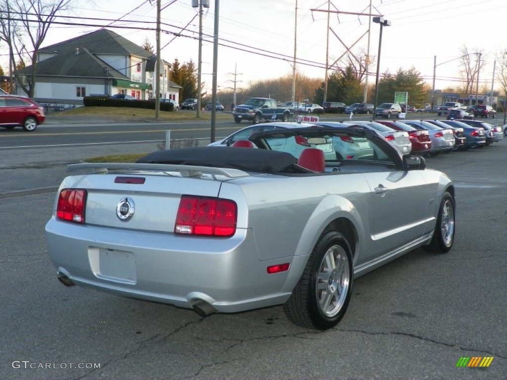 2006 Mustang GT Premium Convertible - Satin Silver Metallic / Red/Dark Charcoal photo #24