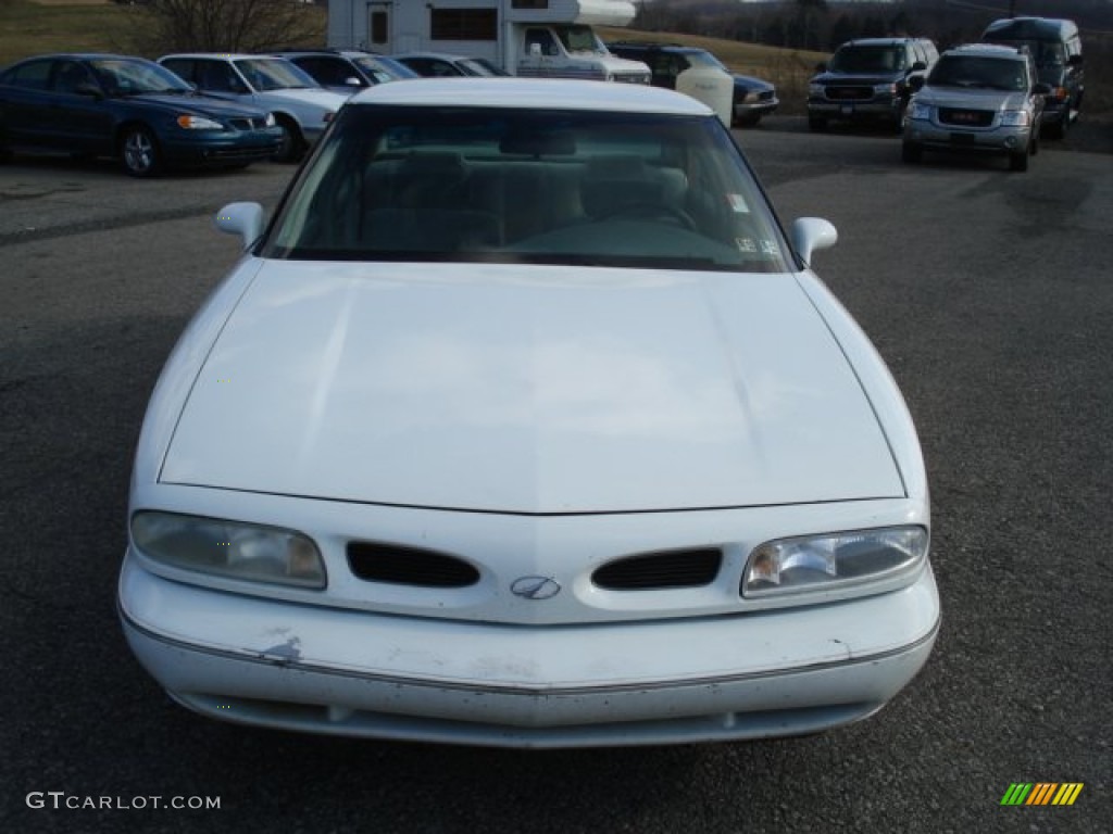 1997 Eighty-Eight LS - Bright White / Beige photo #2