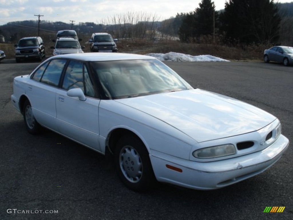 1997 Eighty-Eight LS - Bright White / Beige photo #3