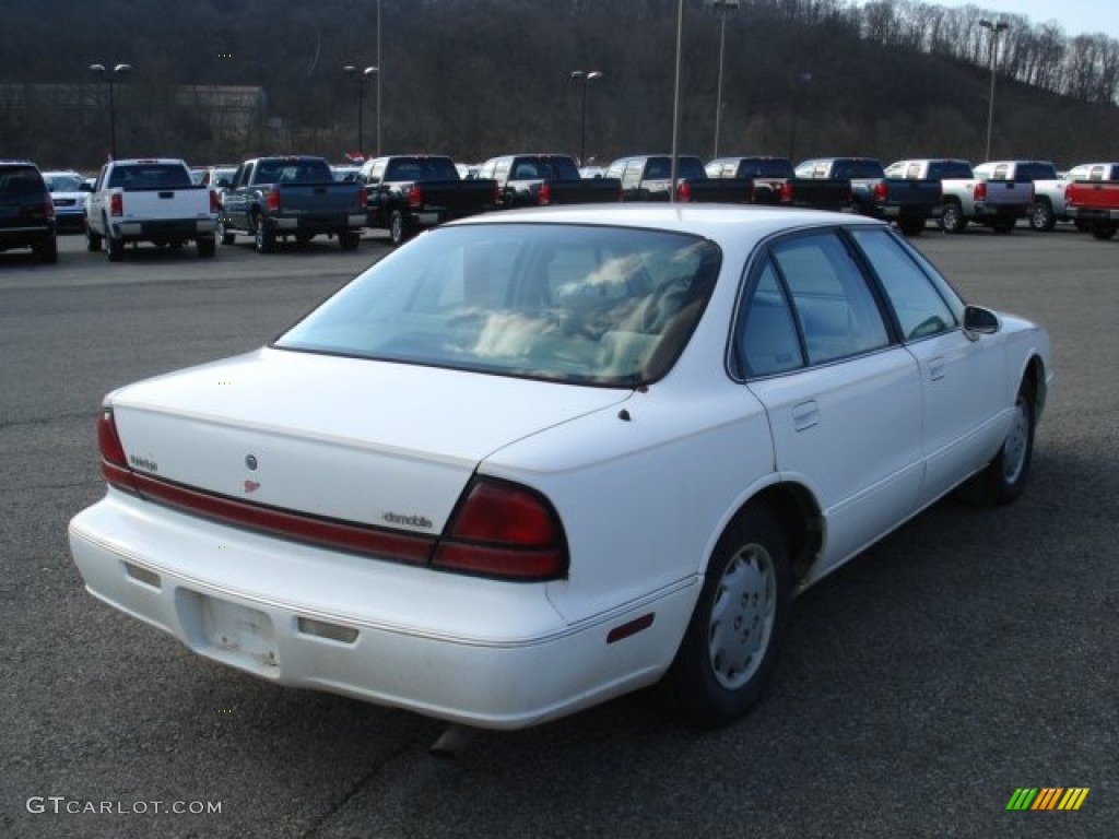 1997 Eighty-Eight LS - Bright White / Beige photo #4