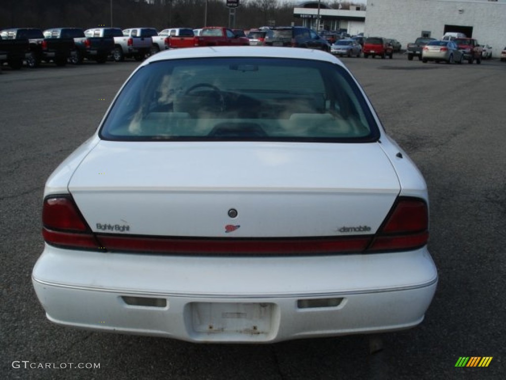 1997 Eighty-Eight LS - Bright White / Beige photo #5