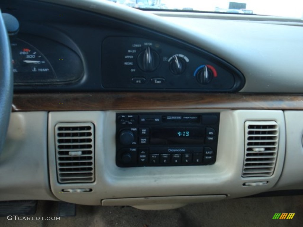 1997 Eighty-Eight LS - Bright White / Beige photo #12