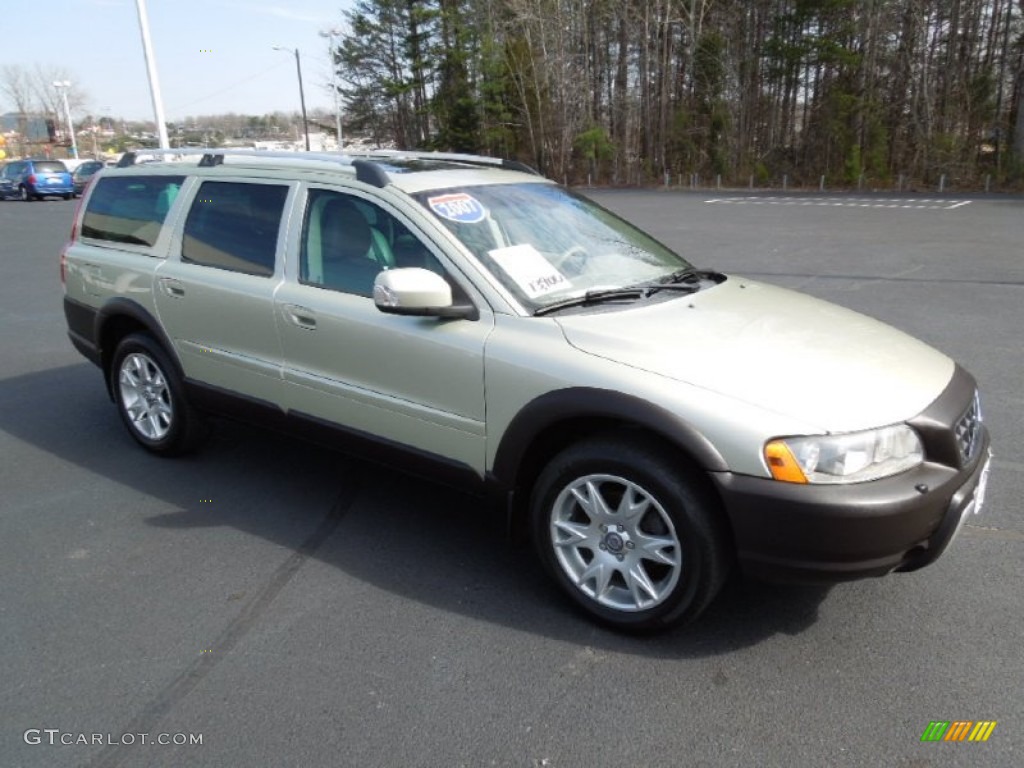 2007 XC70 AWD Cross Country - Willow Green Metallic / Taupe photo #2