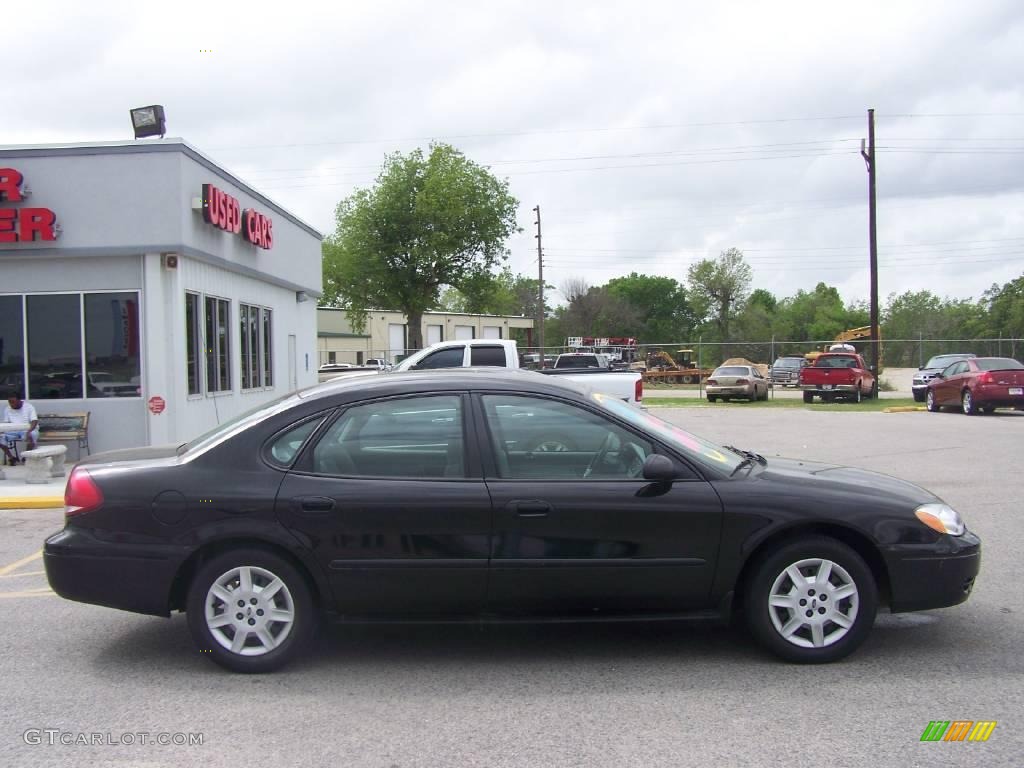 2006 Taurus SE - Black / Medium/Dark Flint Grey photo #2