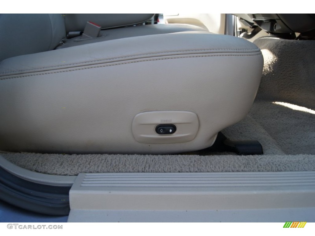 2006 Crown Victoria LX - Tungsten Metallic / Medium Light Stone photo #12