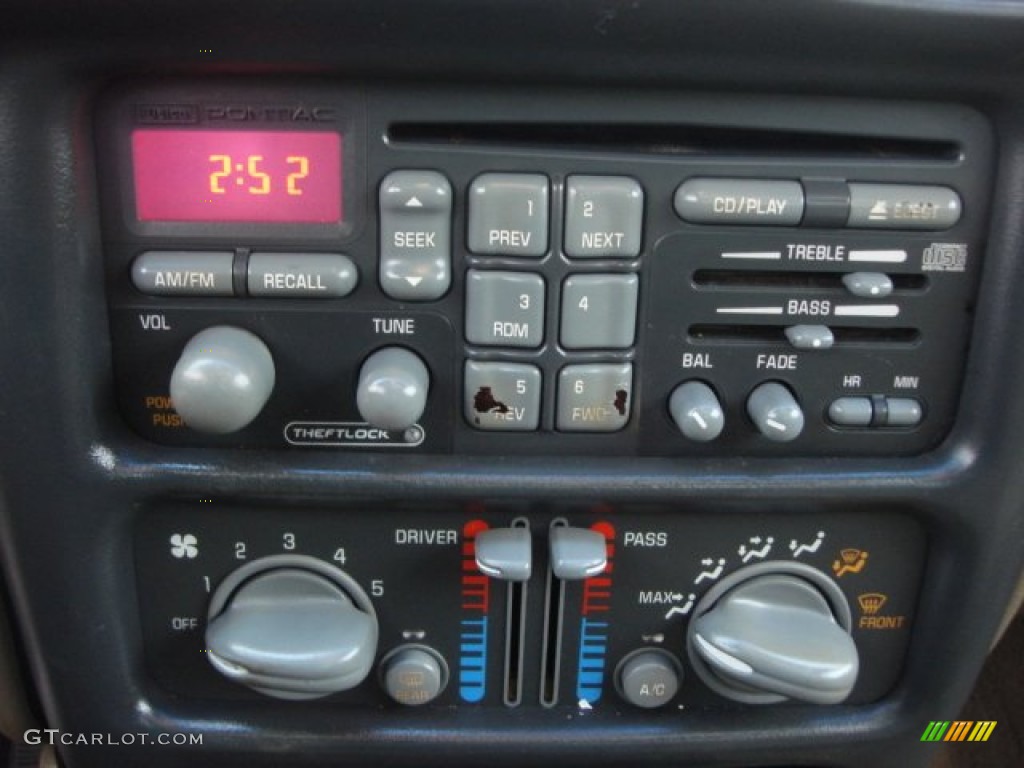 2002 Pontiac Grand Prix GT Coupe Audio System Photo #61198792