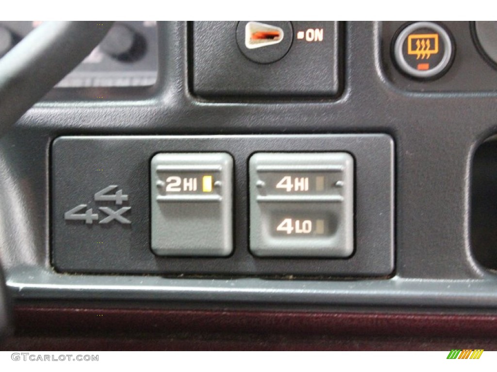 1998 Chevrolet C/K K1500 Silverado Extended Cab 4x4 Controls Photo #61200133