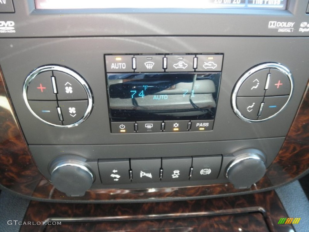 2012 GMC Sierra 2500HD Denali Crew Cab 4x4 Controls Photo #61200958