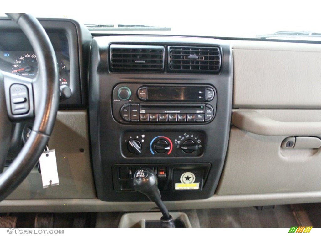 2005 Jeep Wrangler Unlimited Rubicon 4x4 Controls Photo #61201009