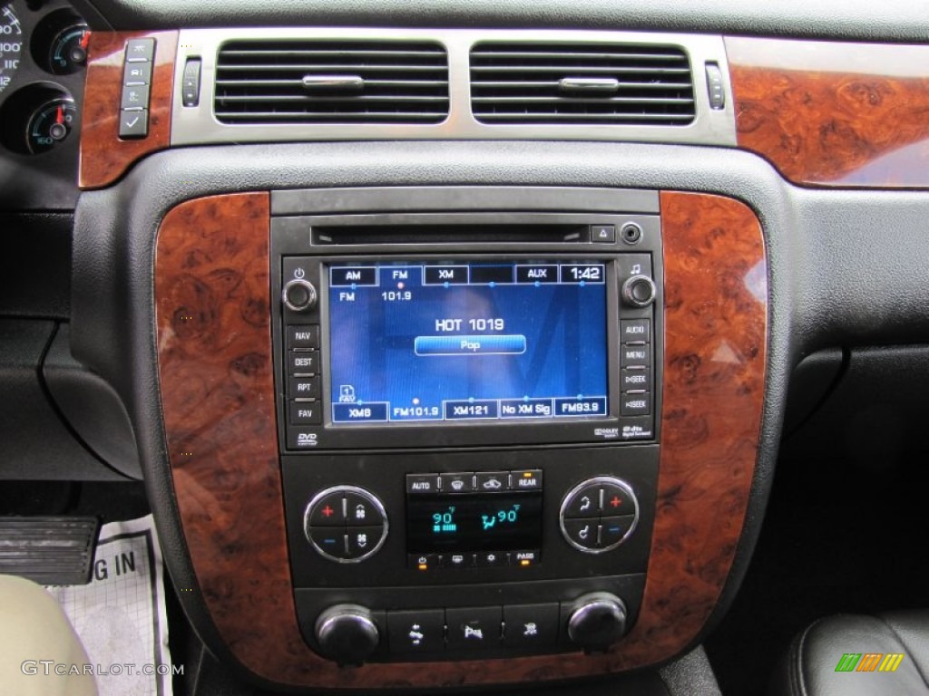 2011 Chevrolet Suburban 2500 LT 4x4 Controls Photo #61205857