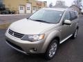 2009 Desert Sand Beige Metallic Mitsubishi Outlander SE 4WD  photo #1