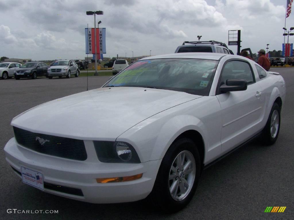2007 Mustang V6 Deluxe Coupe - Performance White / Dark Charcoal photo #7
