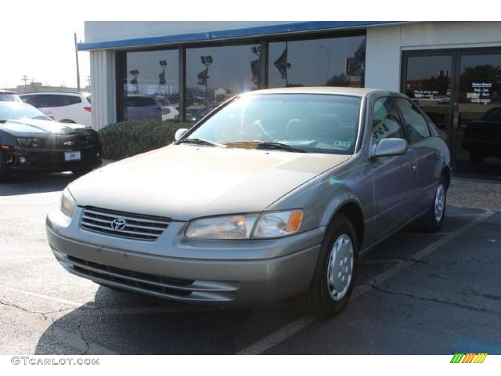1999 Camry LE - Cashmere Beige Metallic / Oak photo #2