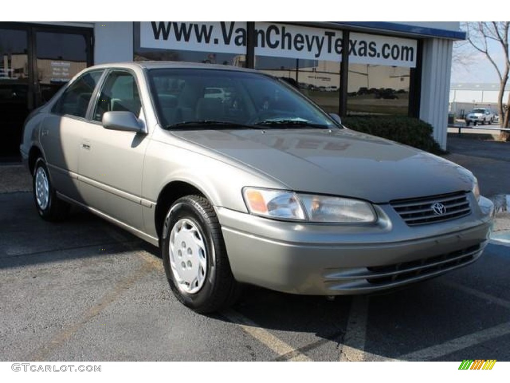 1999 Camry LE - Cashmere Beige Metallic / Oak photo #4