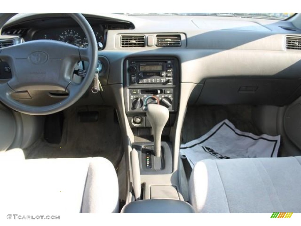 1999 Camry LE - Cashmere Beige Metallic / Oak photo #10