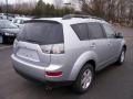 2009 Cool Silver Metallic Mitsubishi Outlander ES  photo #11