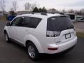 Diamond White Pearl - Outlander ES 4WD Photo No. 10