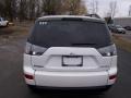 Diamond White Pearl - Outlander ES 4WD Photo No. 11