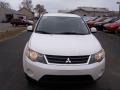 Diamond White Pearl - Outlander ES 4WD Photo No. 15