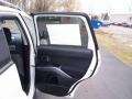 Diamond White Pearl - Outlander ES 4WD Photo No. 22