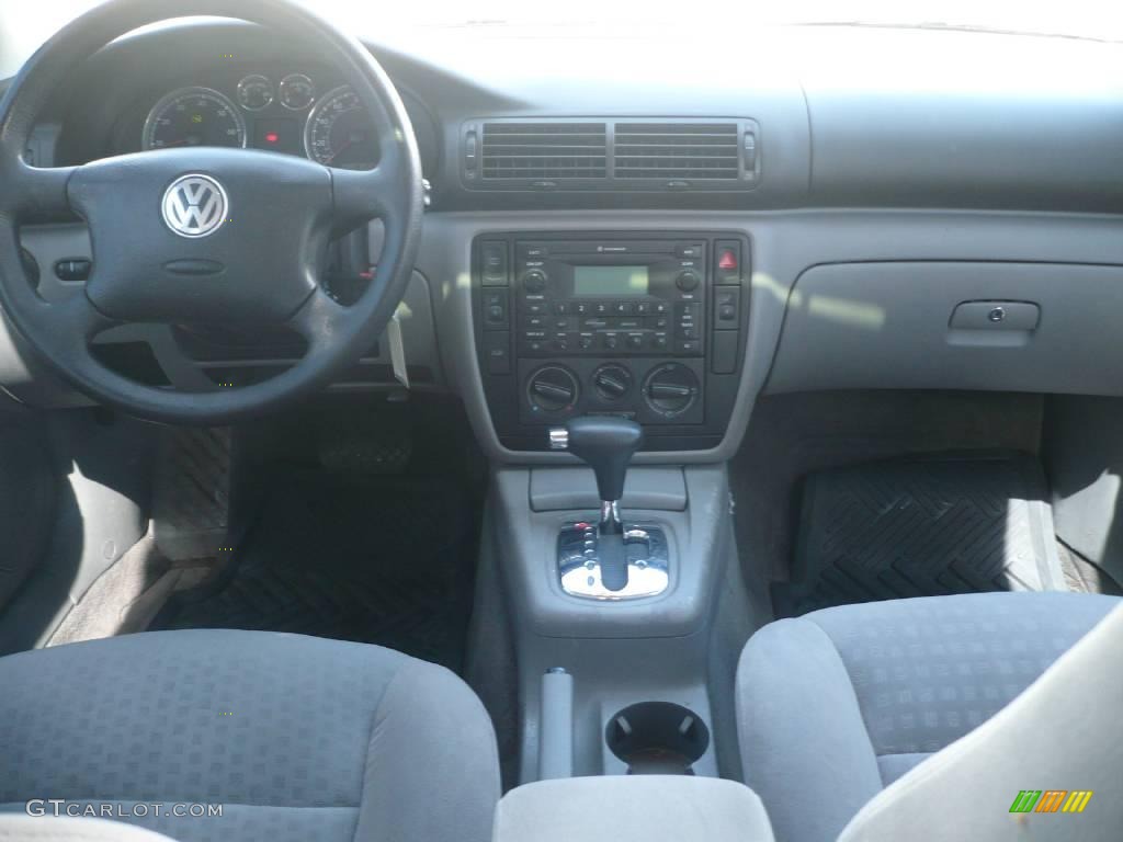 2004 Passat GLS Sedan - Shadow Blue Metallic / Grey photo #10