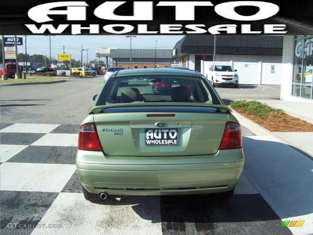 2007 Focus ZX4 SES Sedan - Kiwi Green Metallic / Dark Pebble/Light Pebble photo #3