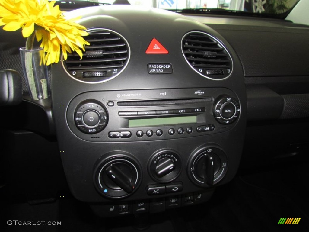 2010 New Beetle Final Edition Convertible - Aquarius Blue/Campanella White / White photo #15