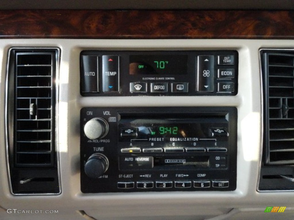 1994 Cadillac Fleetwood Sedan Controls Photo #61217953