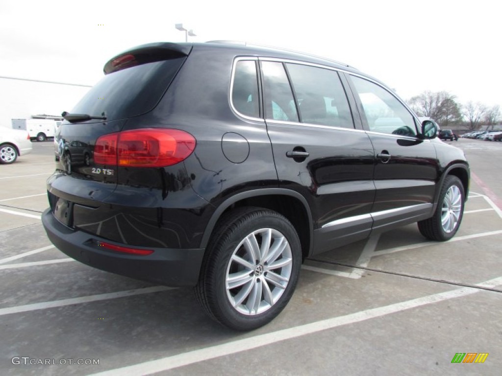 2012 Tiguan SE - Deep Black Metallic / Black photo #2