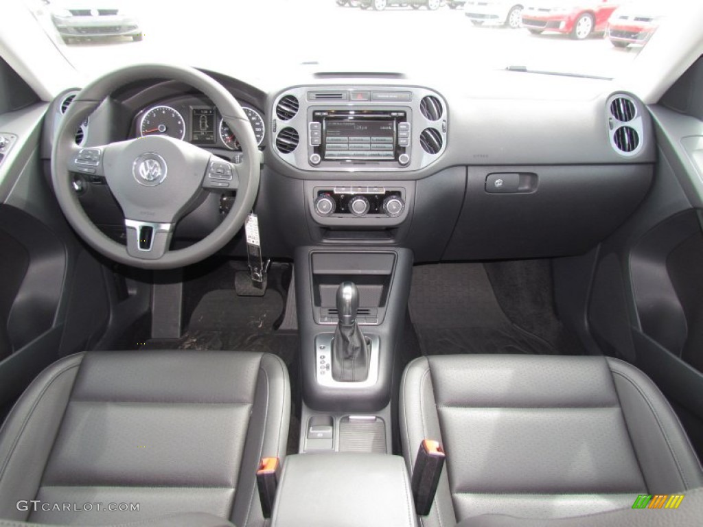 2012 Tiguan SE - Deep Black Metallic / Black photo #5