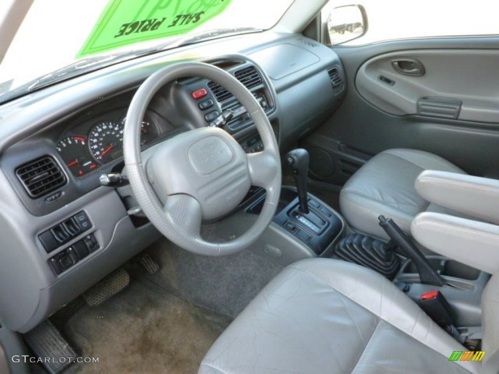 Medium Gray Interior 2002 Chevrolet Tracker LT 4WD Hard Top Photo #61227865