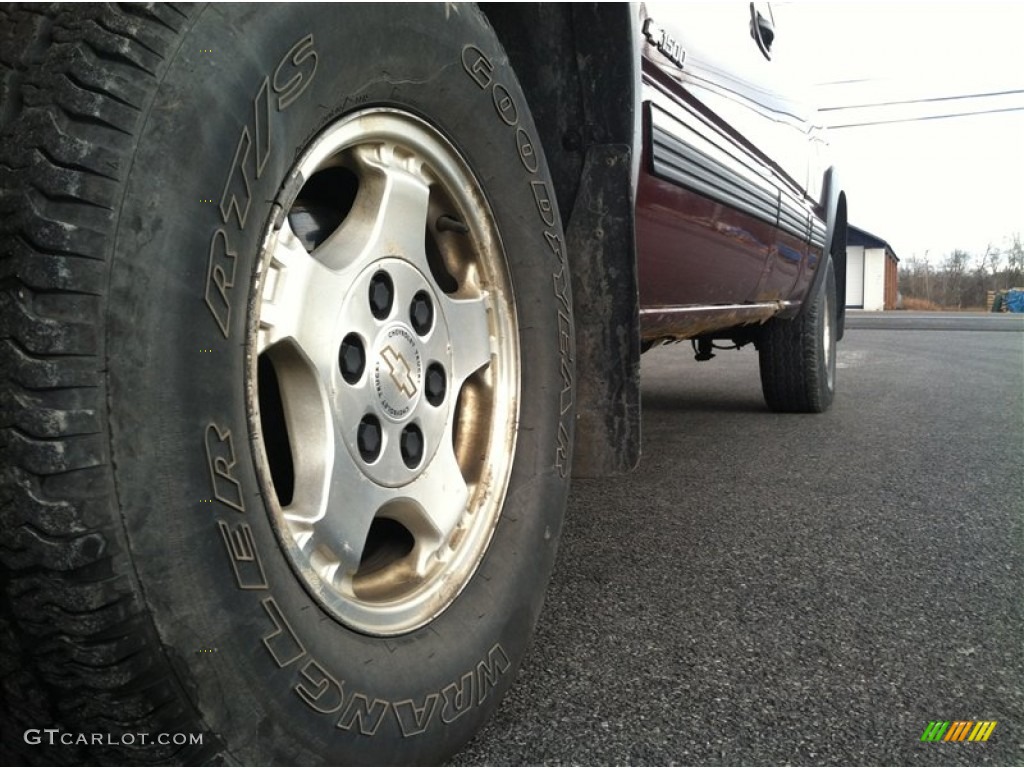 2002 Silverado 1500 LS Extended Cab 4x4 - Dark Carmine Red Metallic / Graphite Gray photo #2