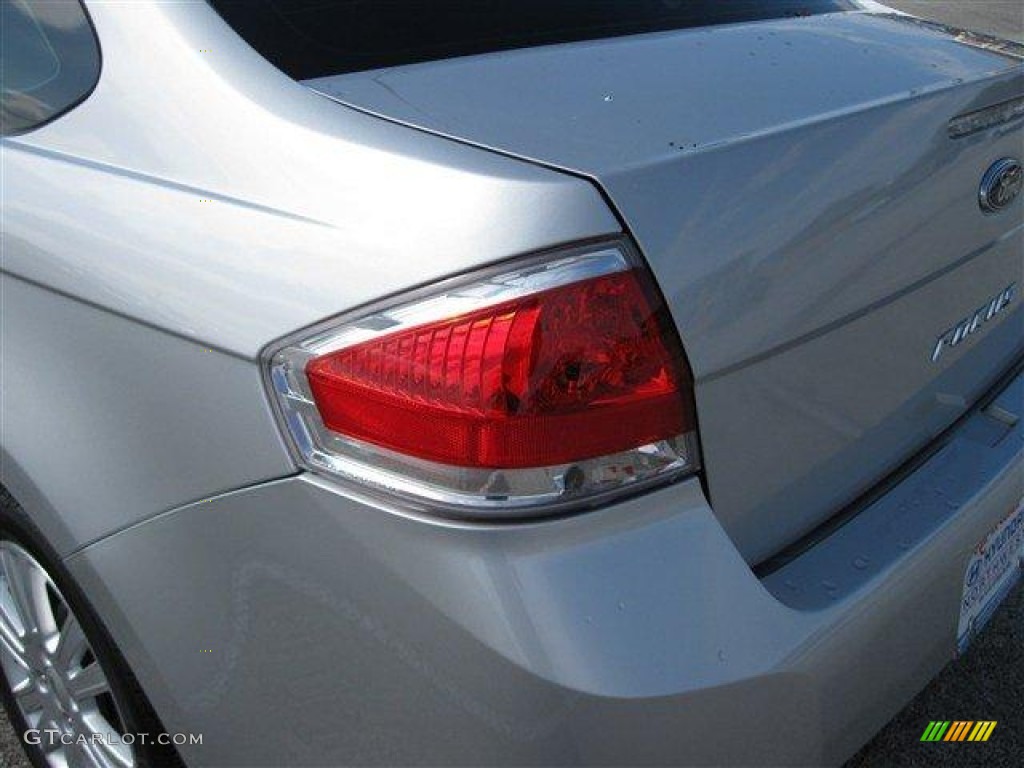2011 Focus SEL Sedan - Ingot Silver Metallic / Charcoal Black photo #7