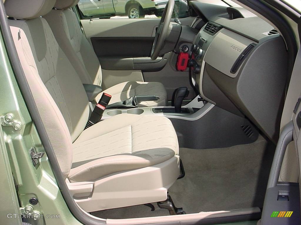 2008 Focus SE Sedan - Kiwi Green / Medium Stone photo #11