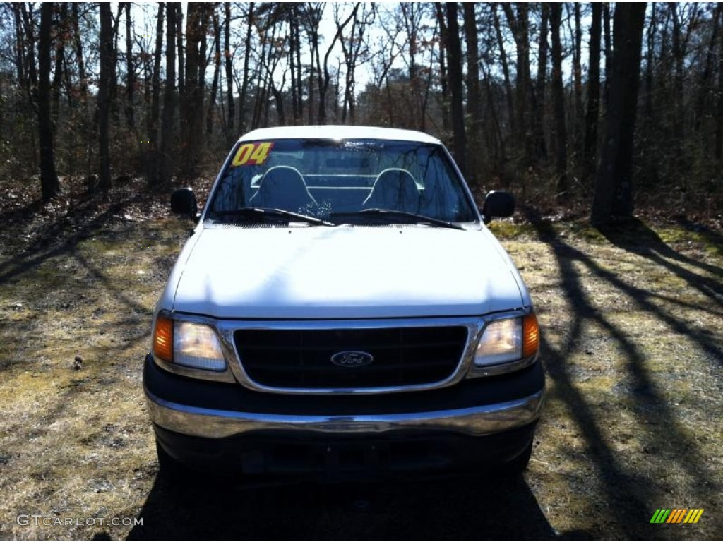 2004 F150 XL Heritage Regular Cab 4x4 - Oxford White / Heritage Graphite Grey photo #2