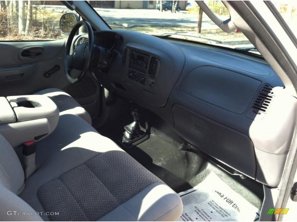 2004 F150 XL Heritage Regular Cab 4x4 - Oxford White / Heritage Graphite Grey photo #17