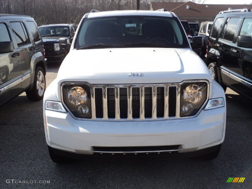 2012 Liberty Jet 4x4 - Bright White / Dark Slate Gray photo #2