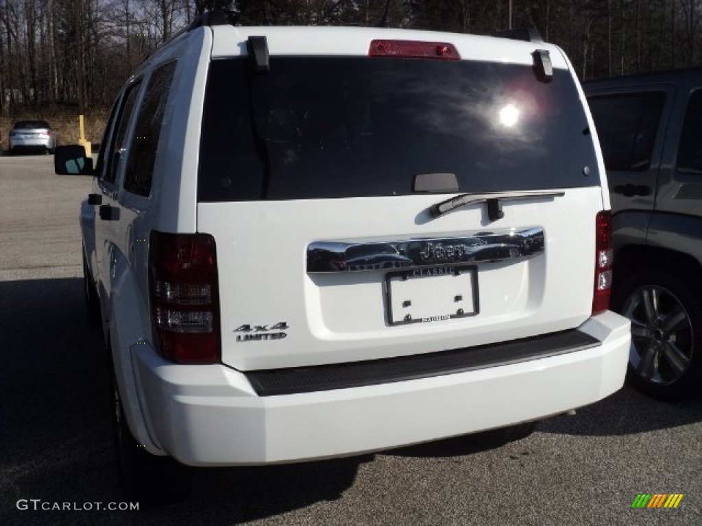2012 Liberty Jet 4x4 - Bright White / Dark Slate Gray photo #4