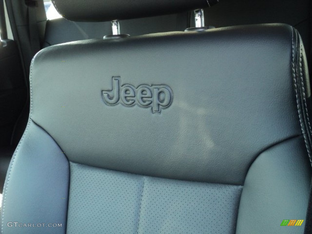 2012 Liberty Jet 4x4 - Bright White / Dark Slate Gray photo #8