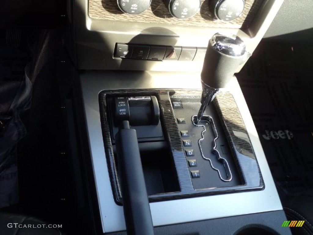 2012 Liberty Jet 4x4 - Bright White / Dark Slate Gray photo #10